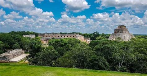  Tulum Majatalojen Rakentaminen: Maya-Arkkitehtuurin Huippuosaaminen Ja Kauppaverkkojen Laajeneminen 400-Ja Vuosisadalla